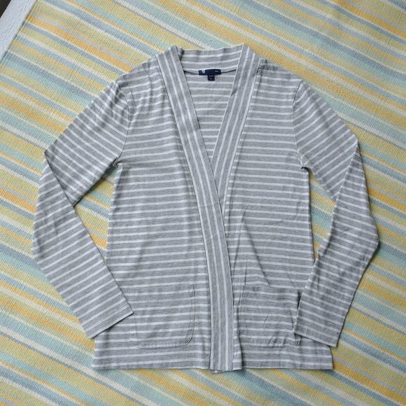 ⭐ GAP gray/white striped knit cardi Small - Picture 3 of 10